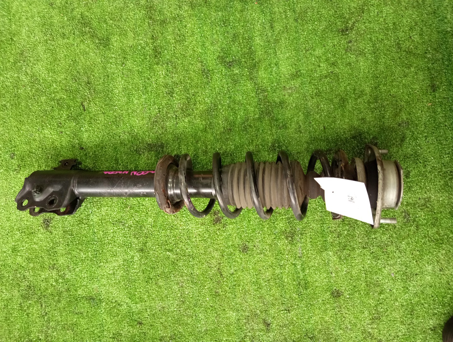 Стойка правая передняя DAIHATSU PASSO, BB, BOON, COO KGC15, KGC10, QNC10, QNC20, QNC21, QNC25, M301S, M310S, M300S, M401S, M402S, M411S 1KR-FE, K3-VE, 3SZ-VE 1 ракурс