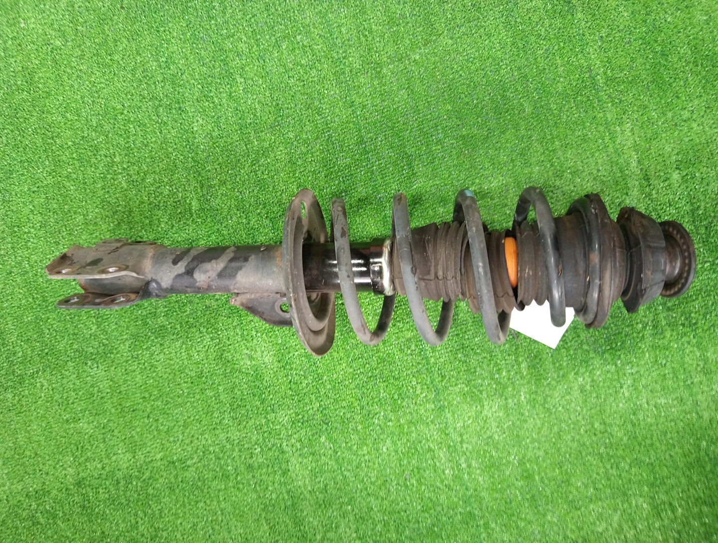 Стойка правая передняя TOYOTA IST, VITZ, PORTE, SPADE, AQUA NCP110, ZSP110, KSP130, NSP130, NSP135, NCP131, NCP141, NSP140, NSP141, NHP10 1NZ-FE, 2ZR-FE, 1KR-FE, 1NR-FE, 2NR-FKE, 1NZ-FXE 1 ракурс
