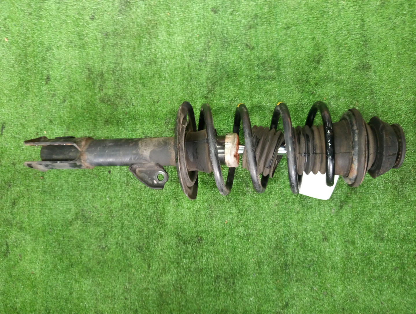 Стойка правая передняя TOYOTA IST, RACTIS, BELTA NCP115, NCP100, NCP105, NCP96 1NZ-FE, 2NZ-FE 1 ракурс
