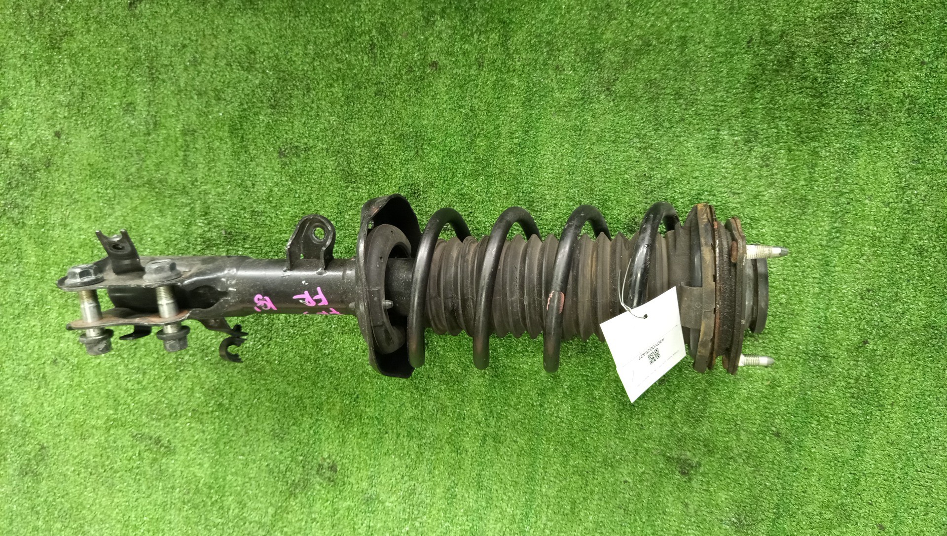 Стойка правая передняя HONDA JADE FR5 L15B 1 ракурс