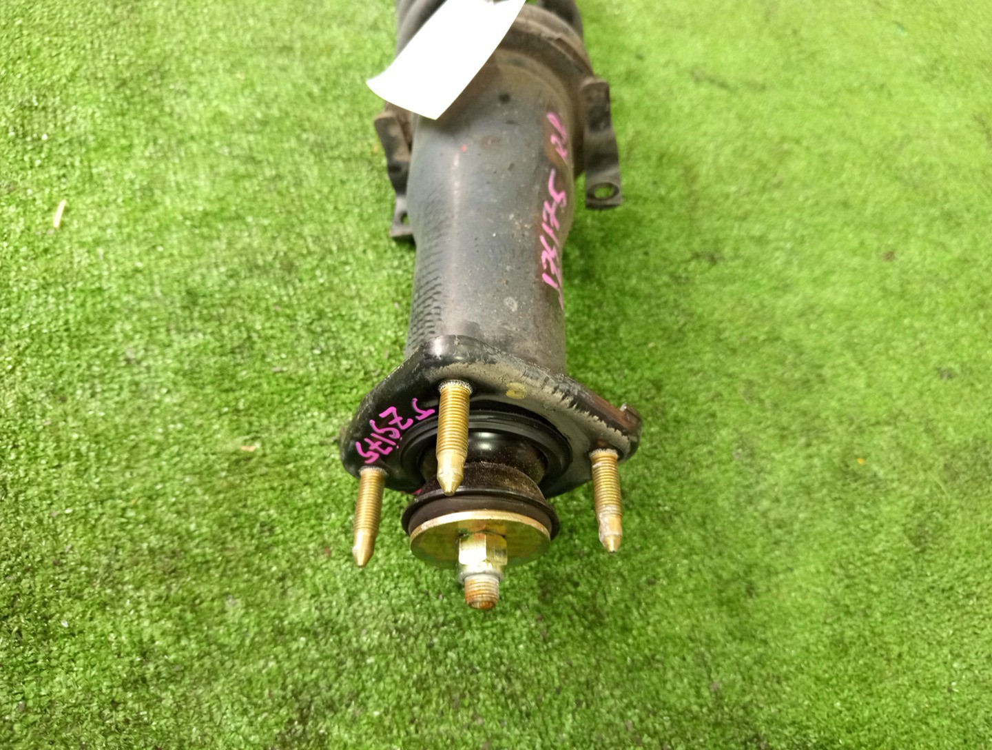 Стойка правая задняя TOYOTA BREVIS, CROWN, PROGRES, ALTEZZA, VEROSSA, MARK II JCG10, JCG11, JCG15, GS171, JZS175, JZS171, JZS173, JZS179, JKS175, GXE10, SXE10, JCE10, GXE15, JCE15, GX110, JZX110, GX115, JZX115 1JZ-FSE, 2JZ-FSE, 1G-FE, 1JZ-GE, 2JZ-GE,