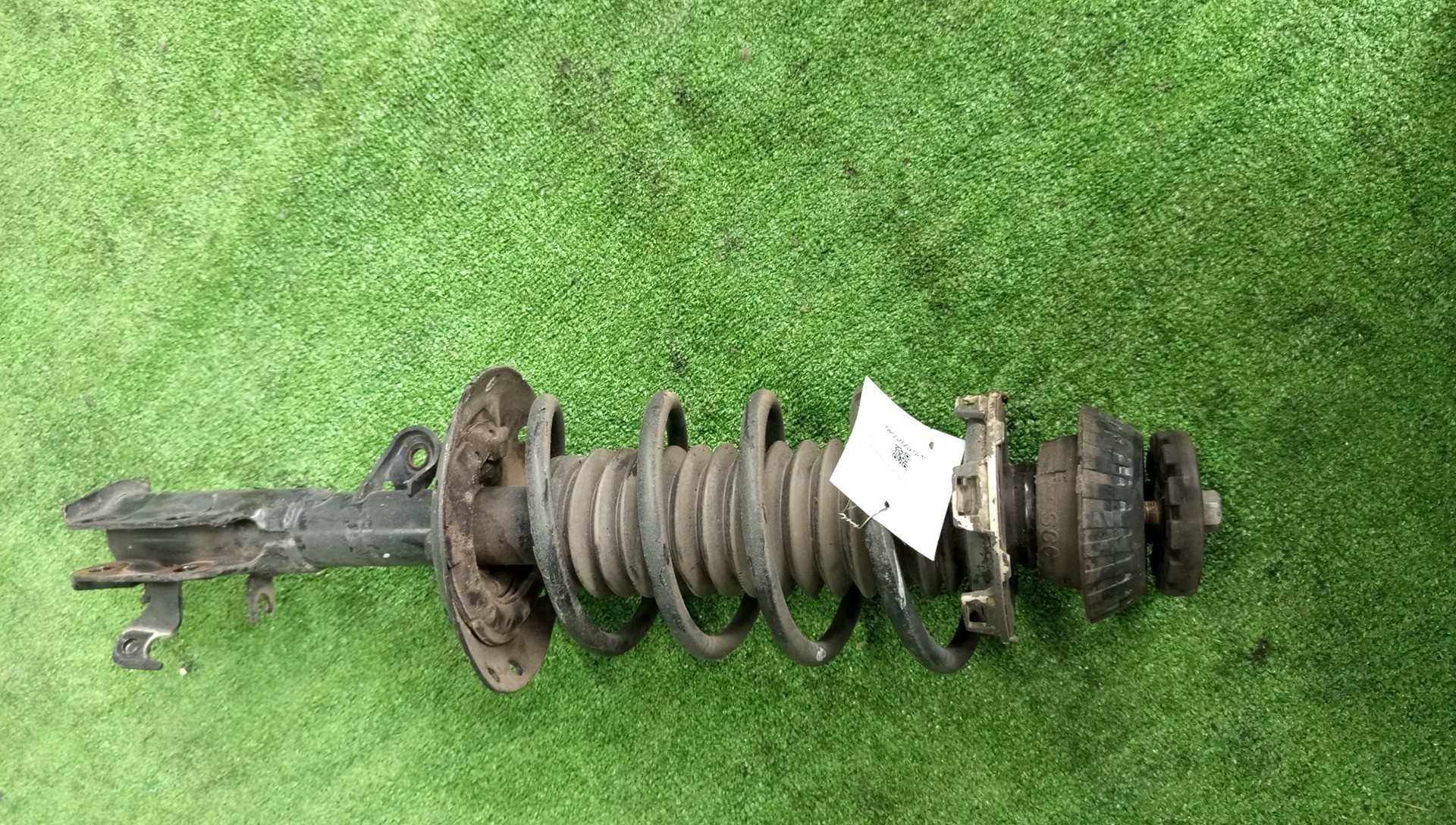 Стойка левая передняя HONDA FIT, FIT SHUTTLE GE6, GP1, GP4, GE8, GG7, GP2 L13A, LDA, LEA, L15A 1 ракурс
