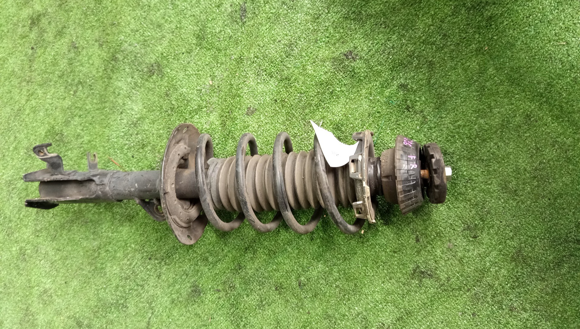 Стойка правая передняя HONDA FIT, FIT SHUTTLE GE6, GP1, GP4, GE8, GG7, GP2 L13A, LDA, LEA, L15A 1 ракурс