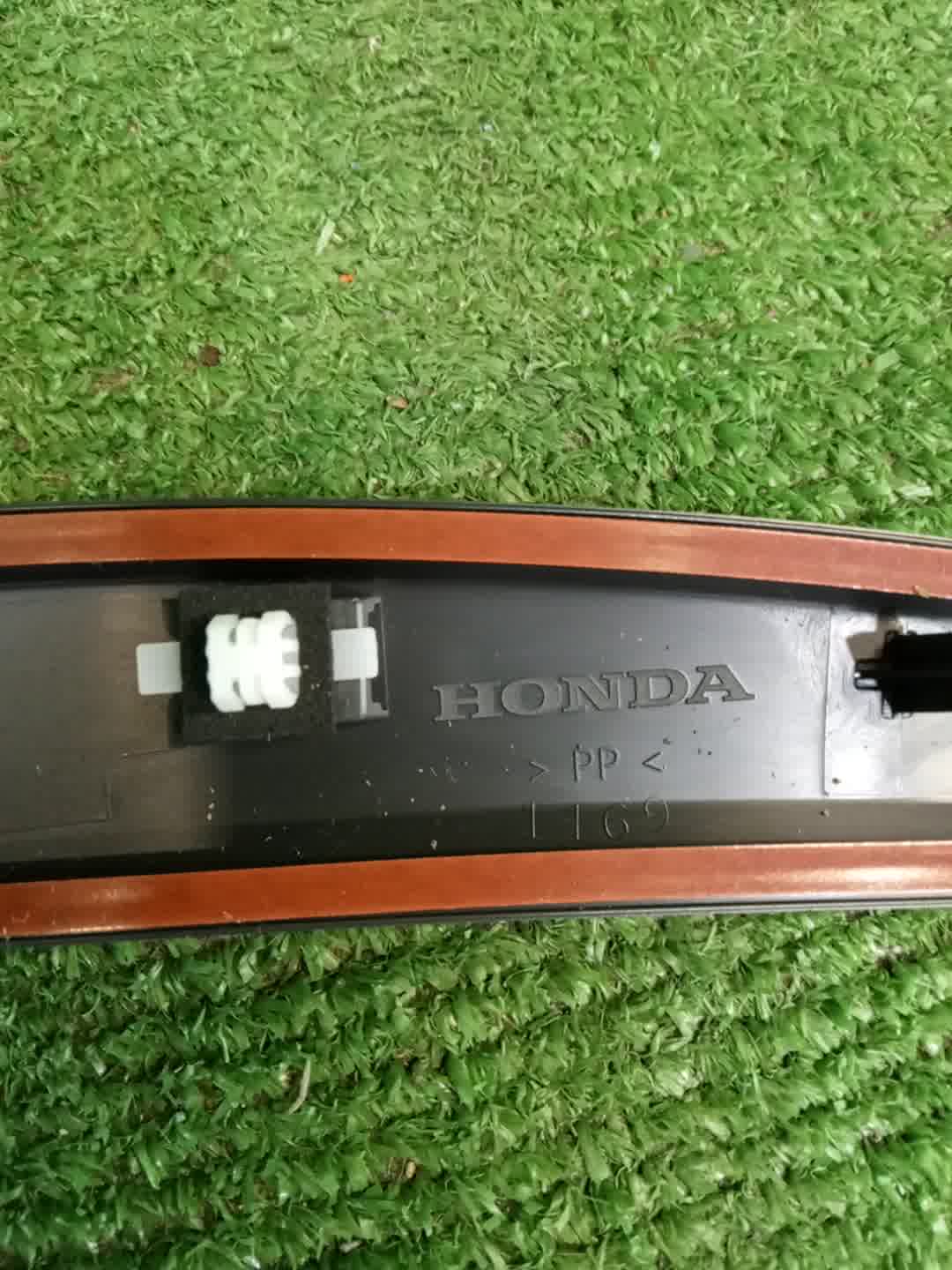 Уширитель крыла правый задний HONDA FIT GR5 75390-TZA-J01 3 ракурс Уширитель крыла правый задний HONDA FIT GR5 75390-TZA-J01 3 ракурс
