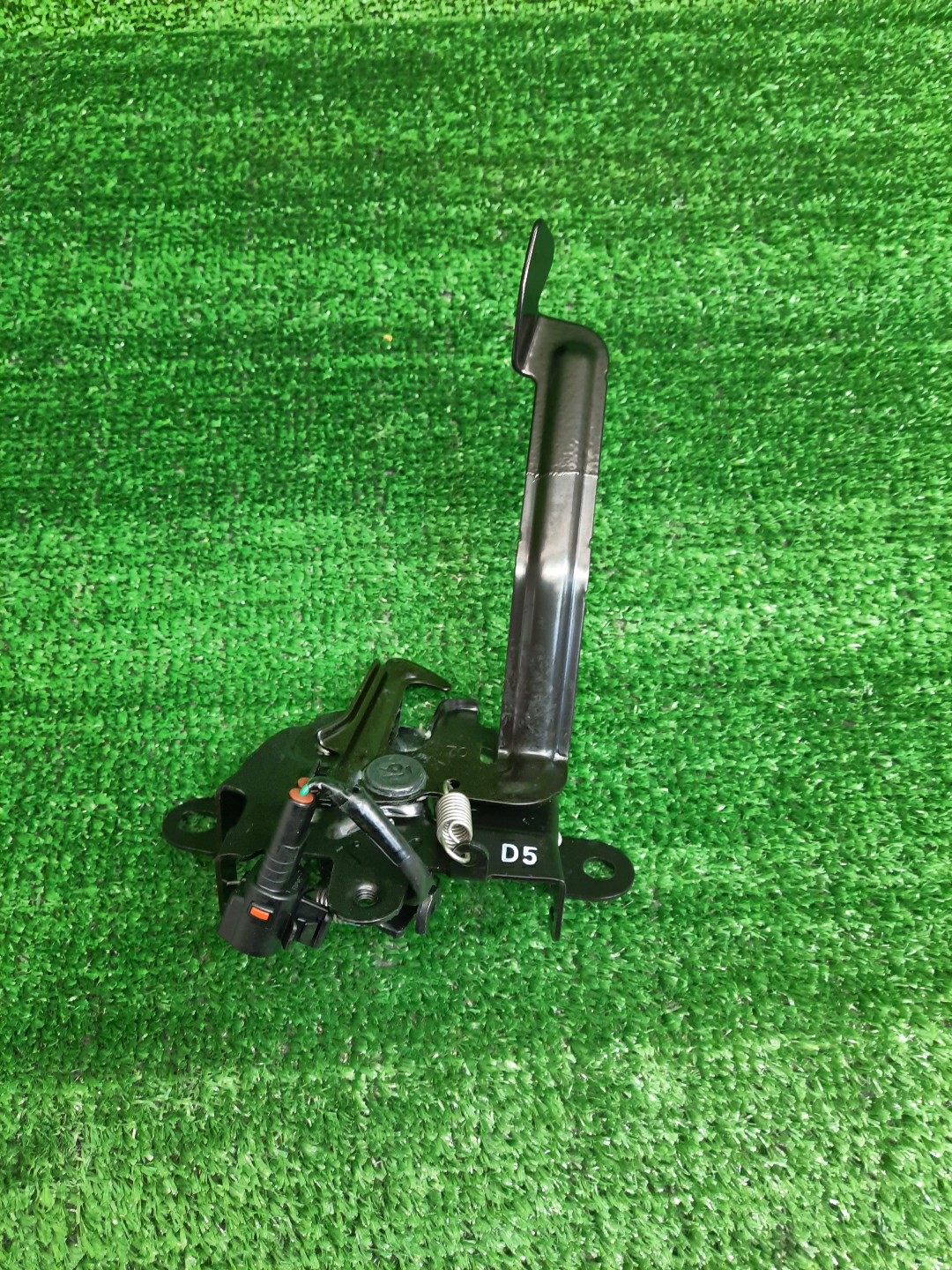 Замок капота TOYOTA LAND CRUISER VJA300 53510-60470 5 ракурс
