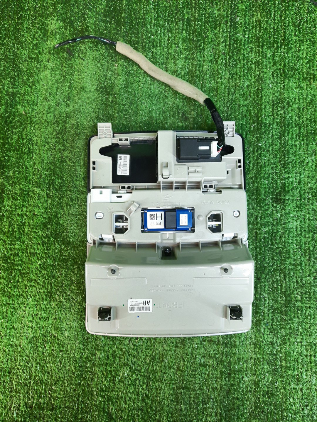 Плафон NISSAN X-TRAIL SNT33 26430-6CA0A 2 ракурс