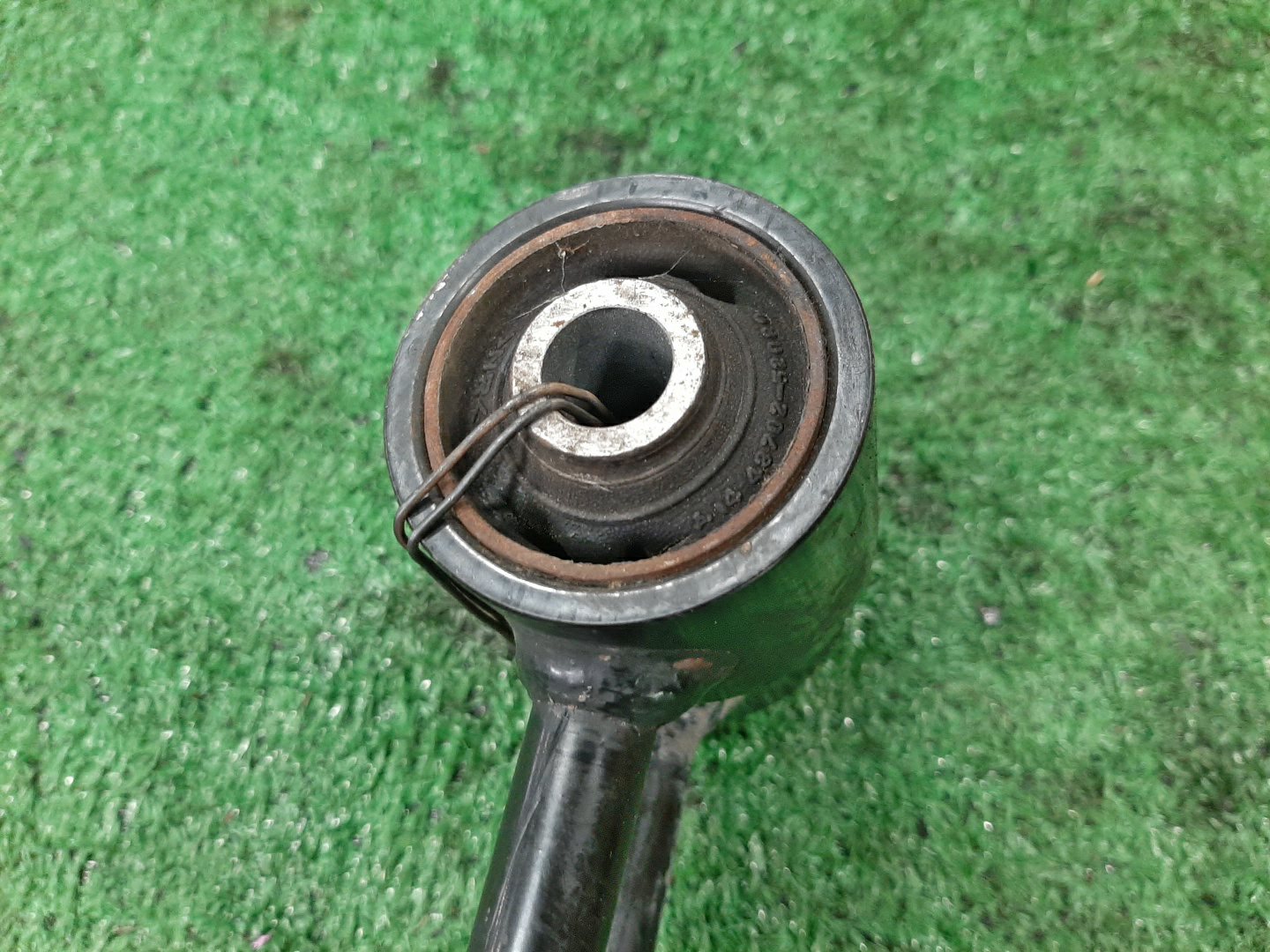 Тяга продольная левая задняя TOYOTA PROBOX NHP160V 1NZ-FXE 2 ракурс