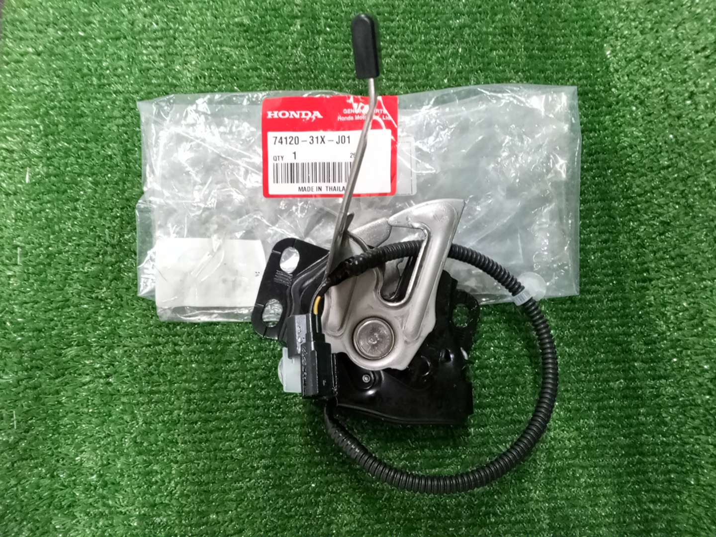 Замок капота HONDA WR-V DG5 74120-31X-J01 1 ракурс Замок капота HONDA WR-V DG5 74120-31X-J01 1 ракурс