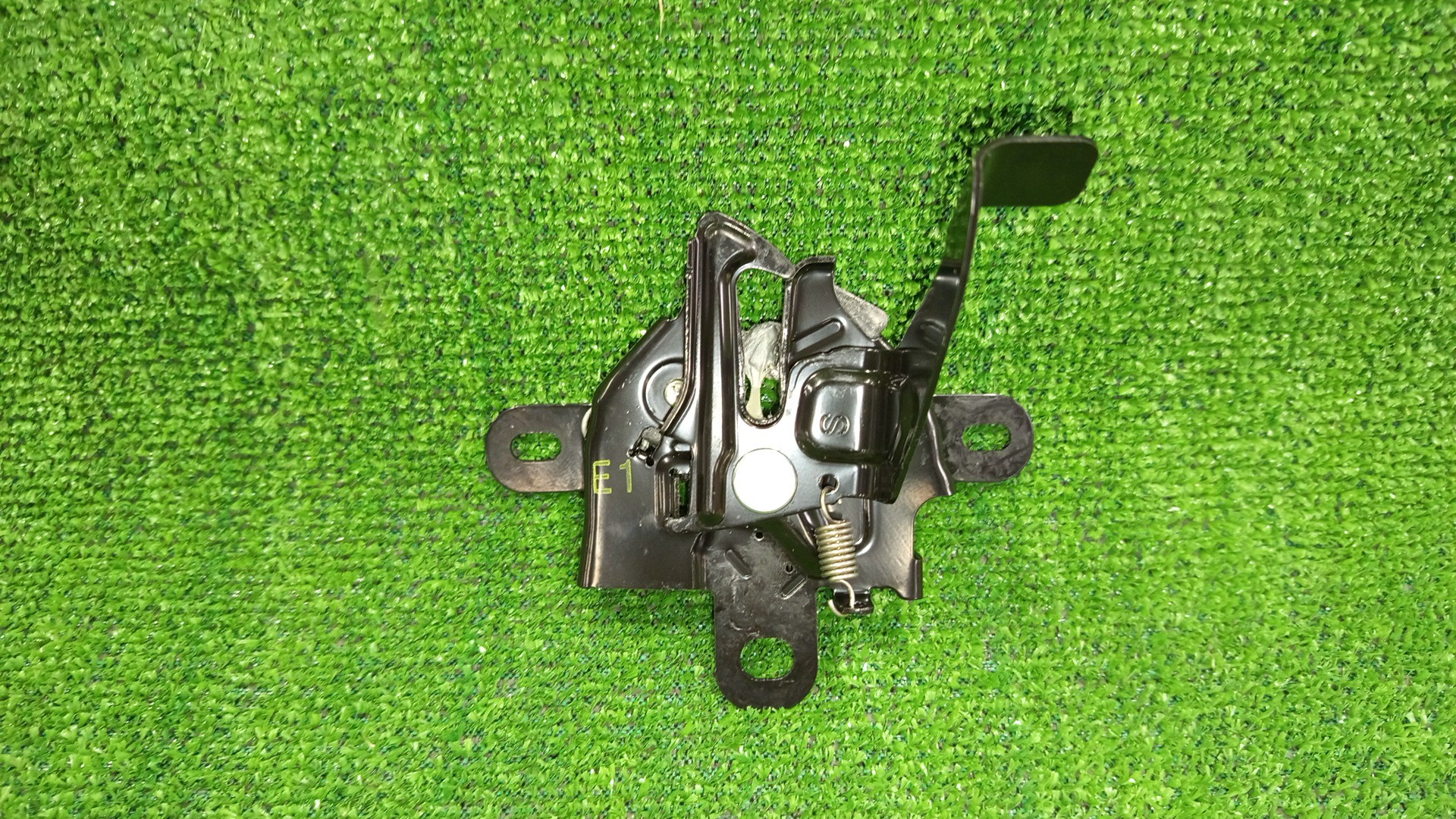 Замок капота TOYOTA YARIS KSP210 53510-K0060 1 ракурс