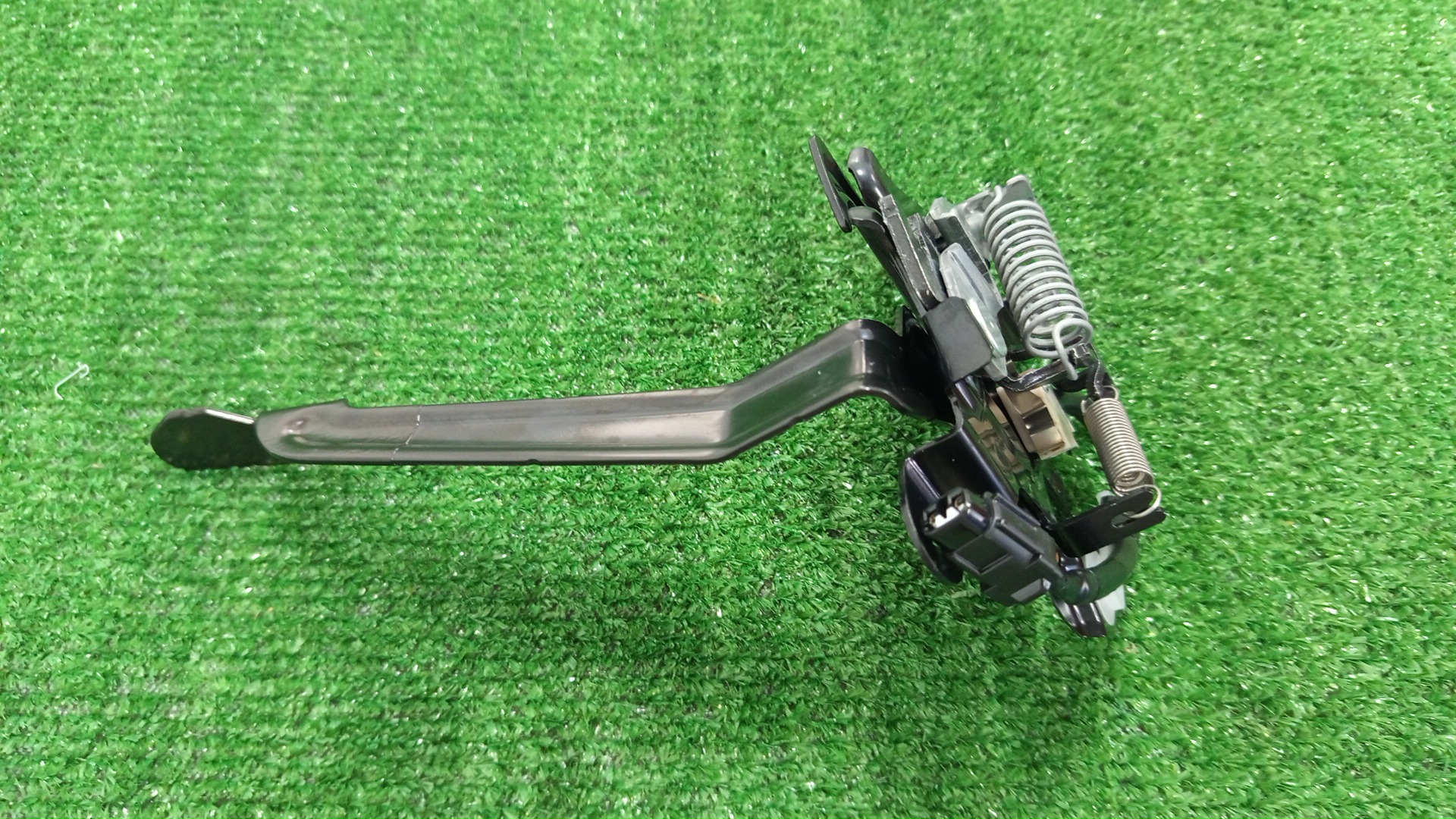 Замок капота TOYOTA HARRIER AXUH80 53510-48280 1 ракурс