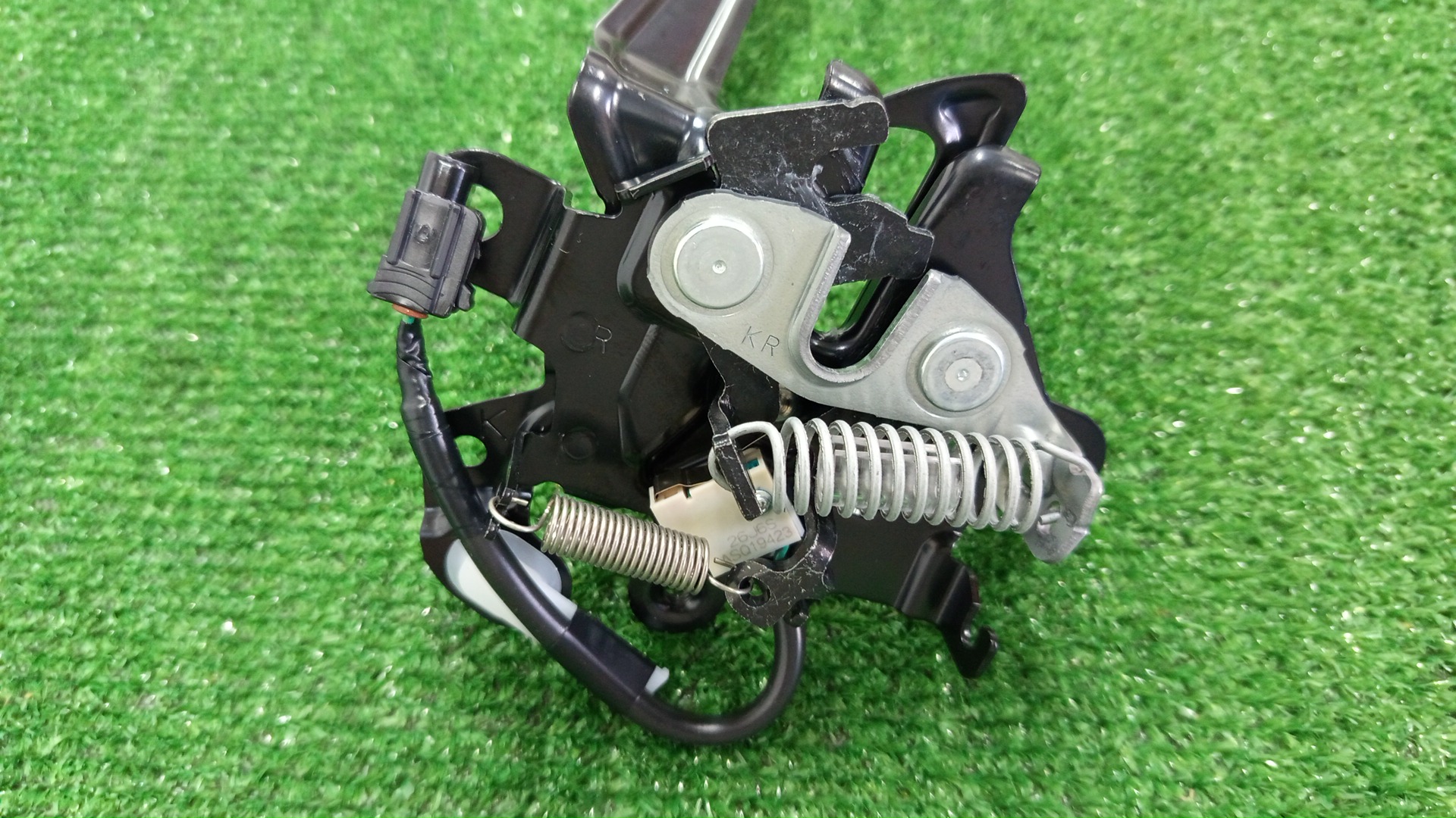 Замок капота TOYOTA HARRIER AXUH80 53510-48280 4 ракурс