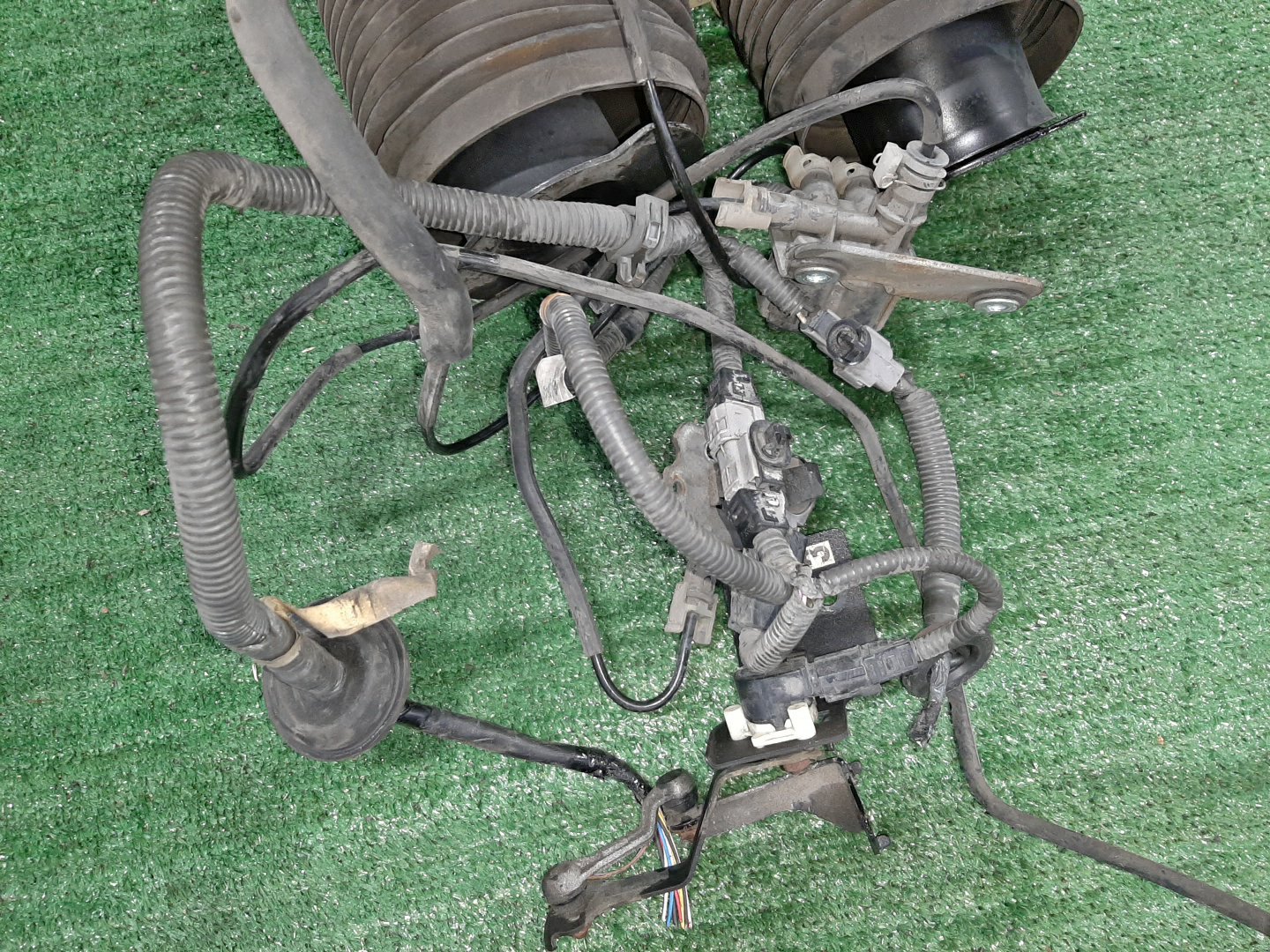 Подушка подвески пневматическая задняя TOYOTA RACTIS SCP100 2SZ-FE 3 ракурс