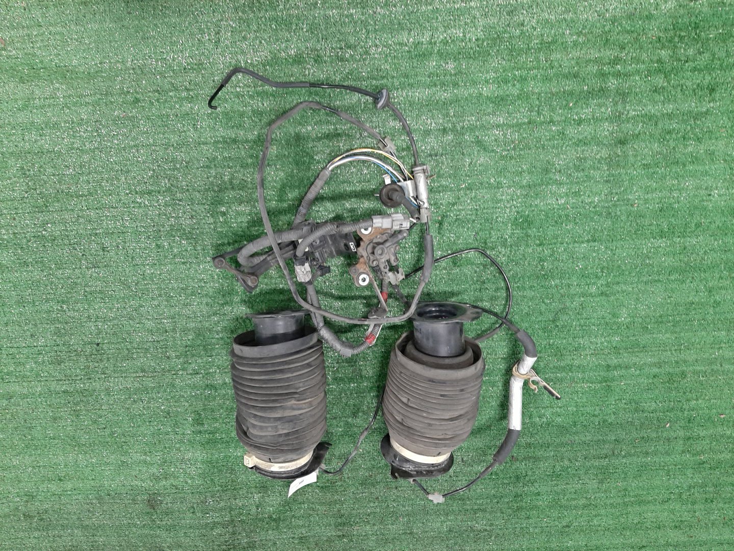Подушка подвески пневматическая задняя TOYOTA RACTIS NCP122 1NZ-FE 1 ракурс