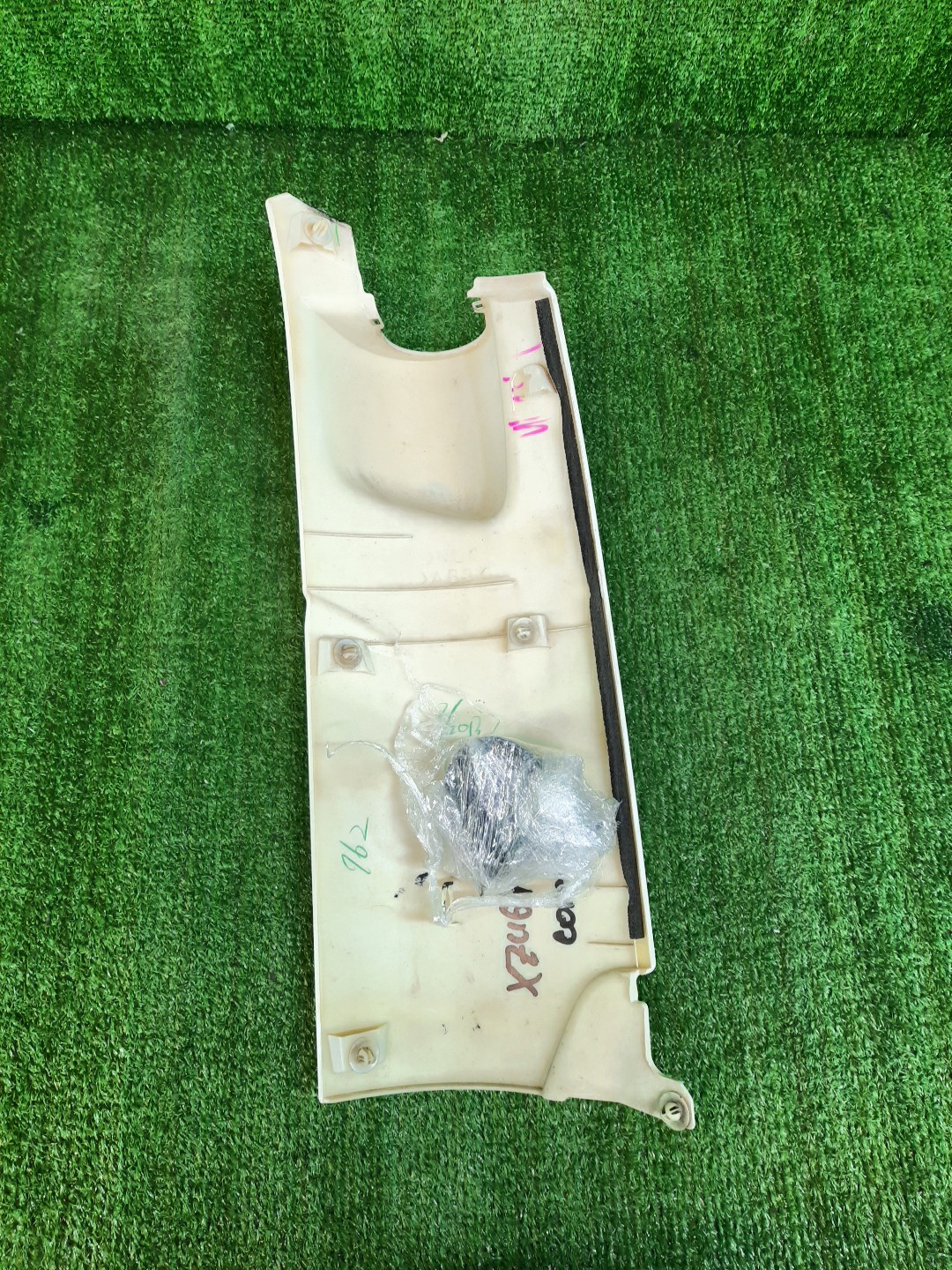 Щека левая передняя TOYOTA DYNA XZU675 2 ракурс Щека левая передняя TOYOTA DYNA XZU675 2 ракурс