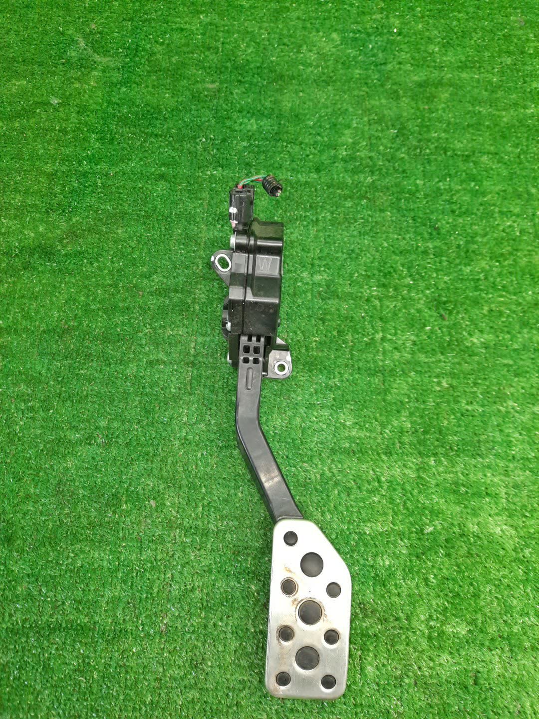 Педаль газа SUBARU FORESTER SK9 198800-1161 1 ракурс