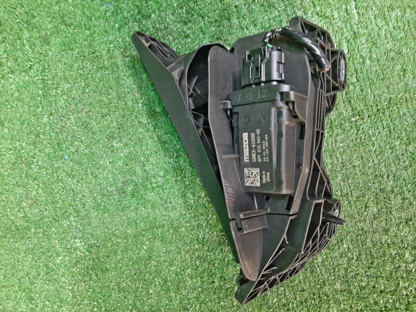 Педаль газа MAZDA ATENZA GJ2FW GHK3-41600 2 ракурс