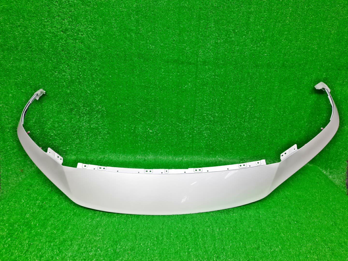 Заглушка бампера передняя TOYOTA CROWN AZSH35 52701-30900-A0 1 ракурс