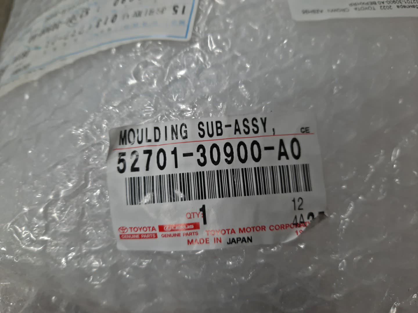 Заглушка бампера передняя TOYOTA CROWN AZSH35 52701-30900-A0 4 ракурс