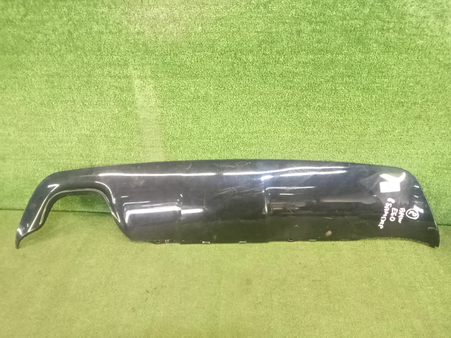 Заглушка бампера задняя BMW 5-Series E60 51127896626-04 3 ракурс
