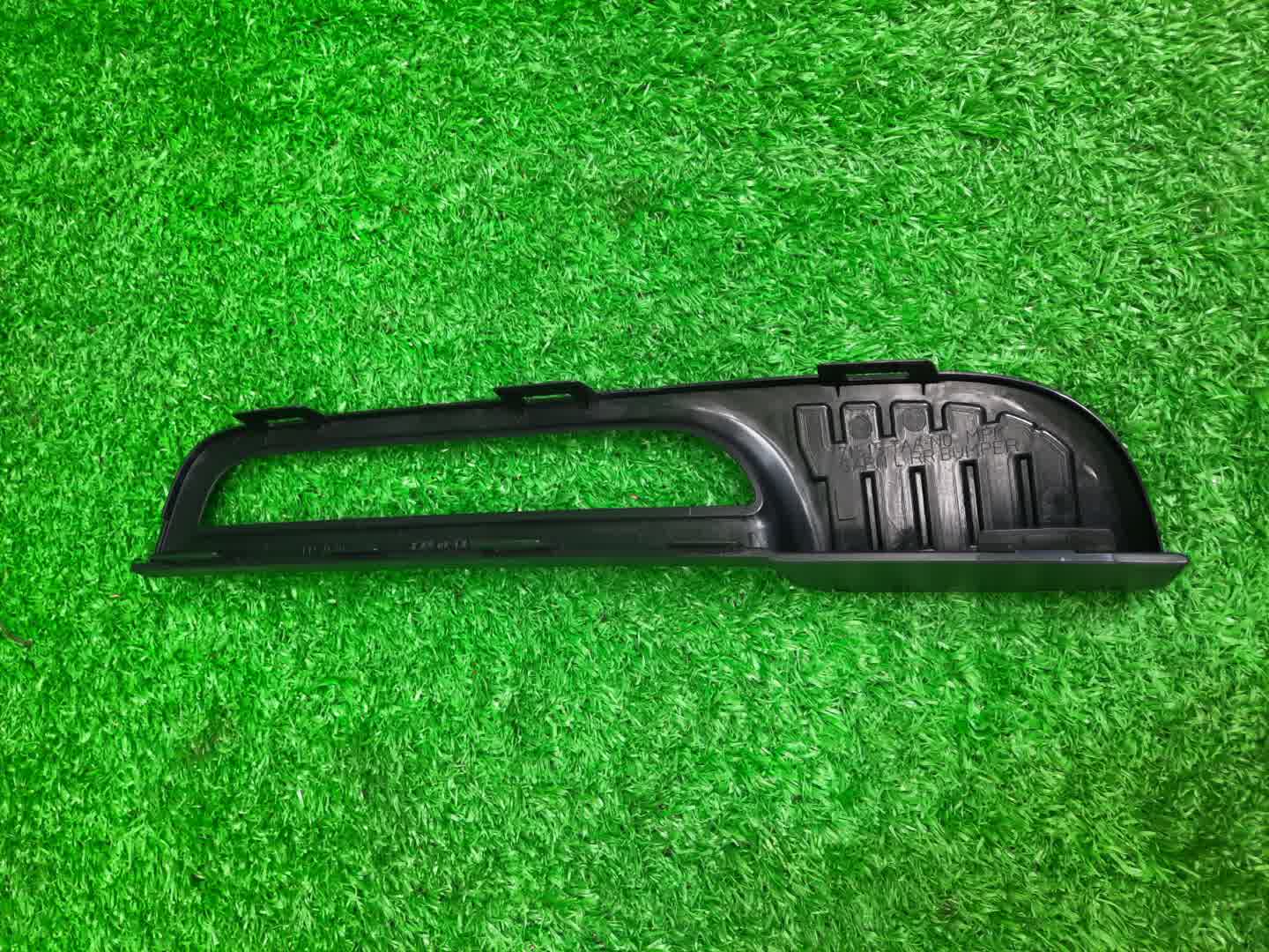 Заглушка бампера левая задняя HONDA STEPWGN RP4 71515-TAA-N01 2 ракурс