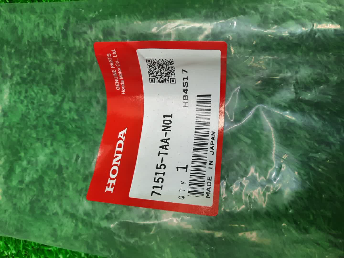 Заглушка бампера левая задняя HONDA STEPWGN RP4 71515-TAA-N01 3 ракурс