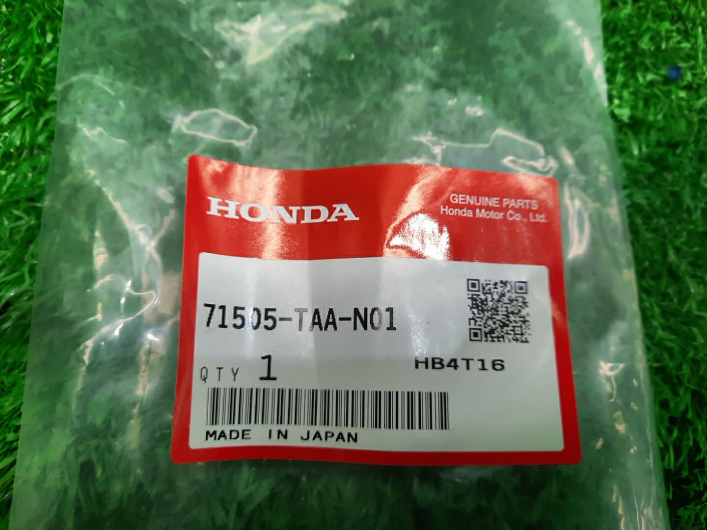 Заглушка бампера правая задняя HONDA STEPWGN RP4 71505-TAA-N01 3 ракурс