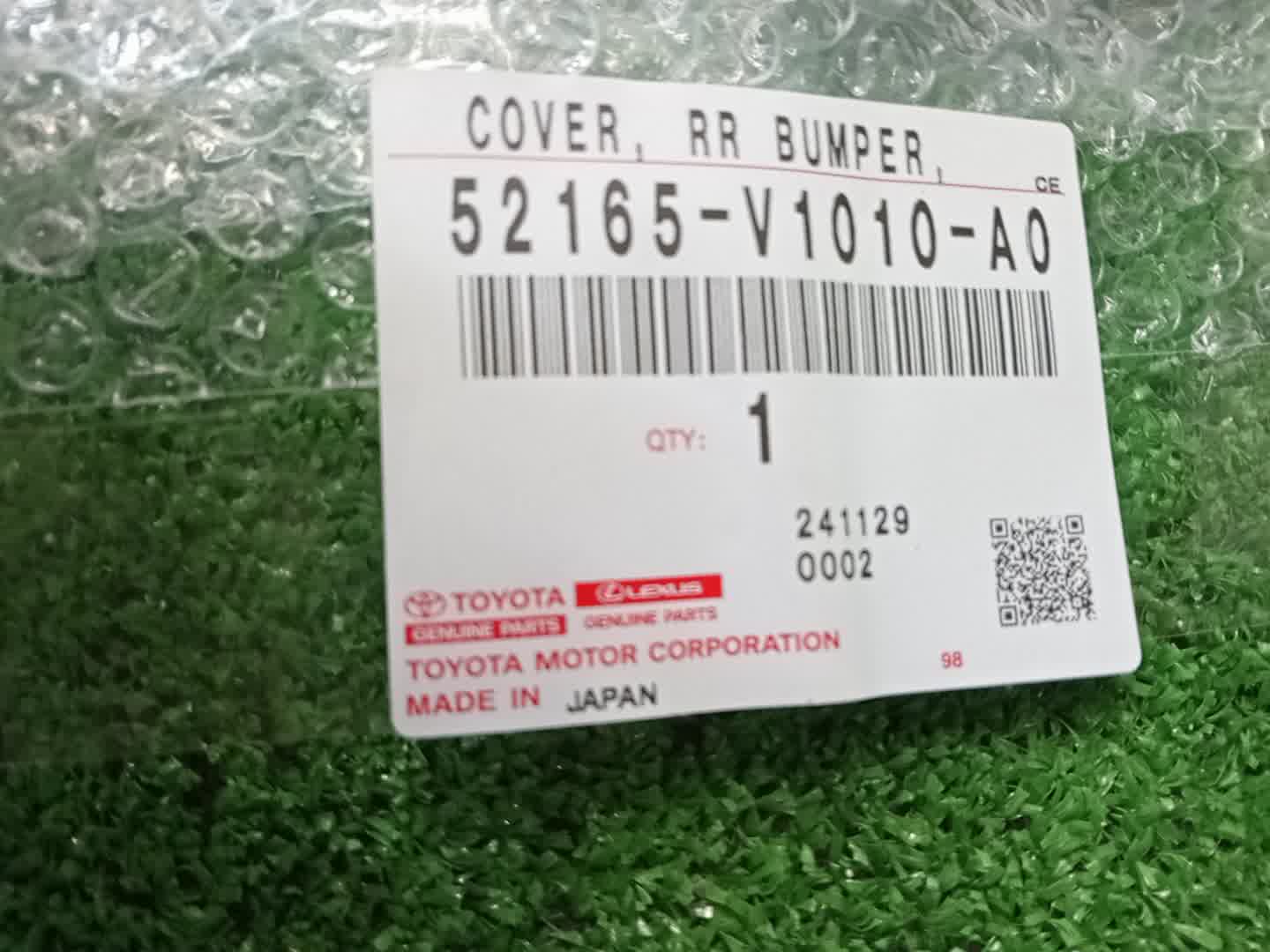 Заглушка бампера правая задняя TOYOTA VOXY MZRA90W 52165-V1010-A0 1 ракурс