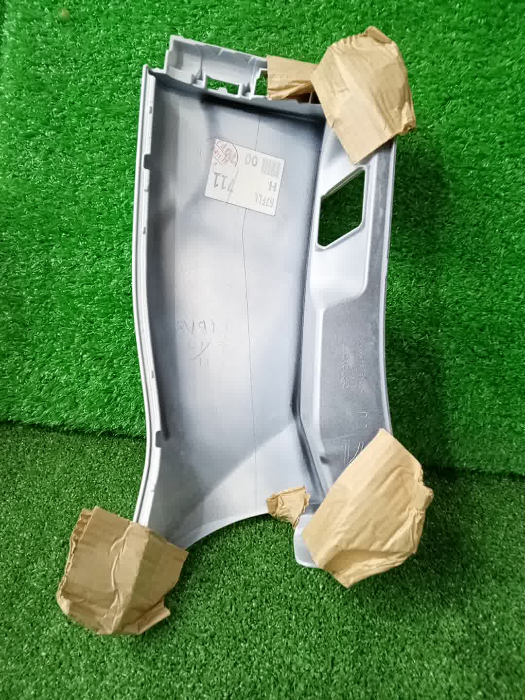 Заглушка бампера левая задняя TOYOTA VOXY MZRA90W 52166-V1010-A0 2 ракурс