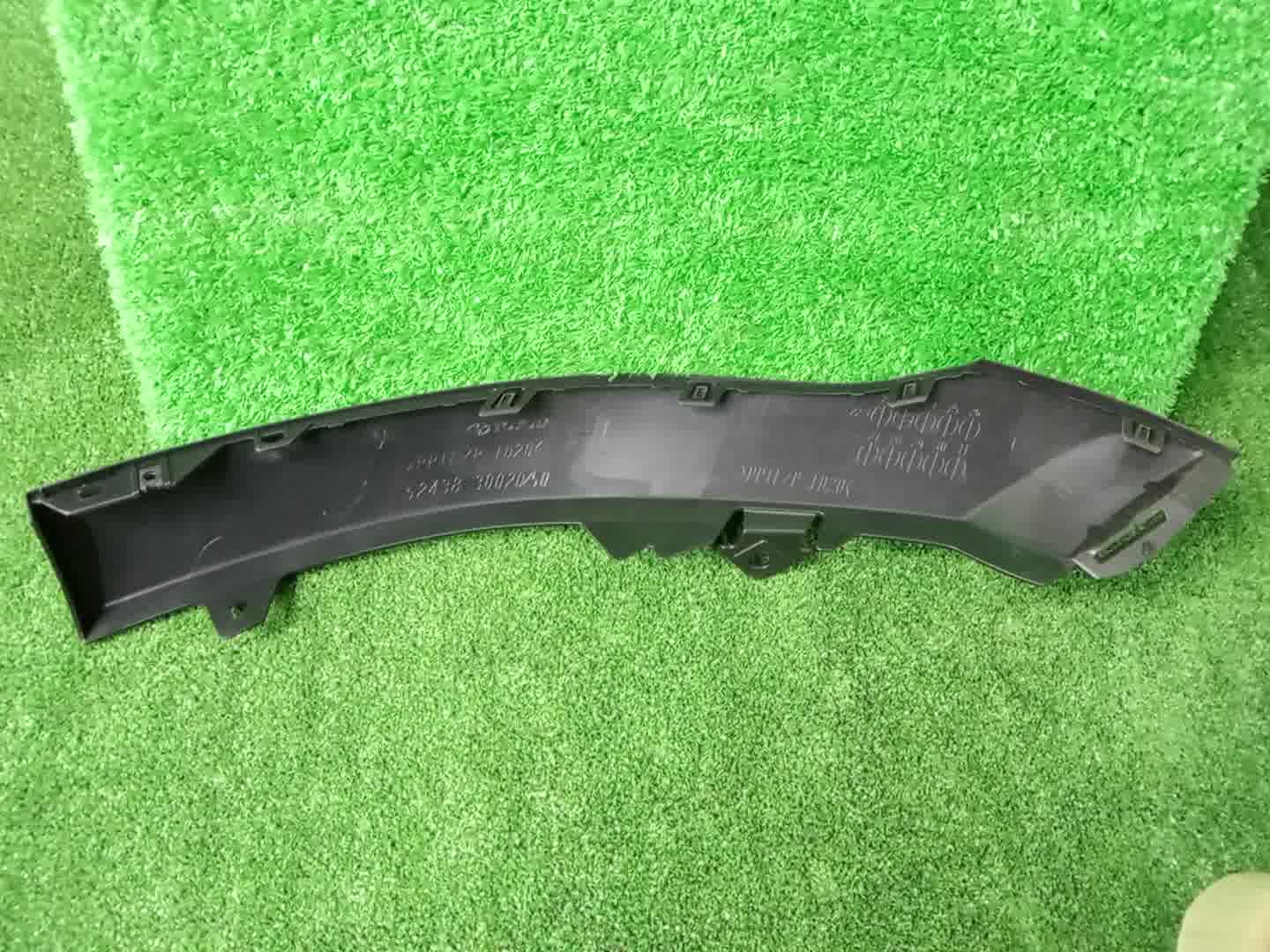 Заглушка бампера левая передняя TOYOTA CROWN AZSH35 52438-30020 3 ракурс