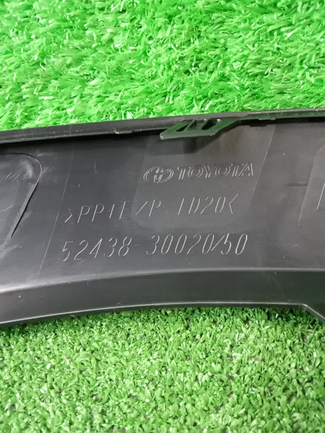 Заглушка бампера левая передняя TOYOTA CROWN AZSH35 52438-30020 4 ракурс