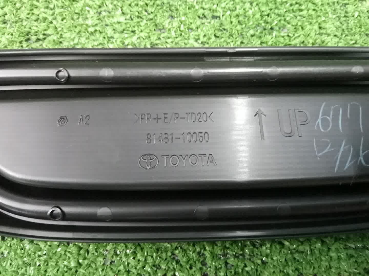 Заглушка бампера задняя TOYOTA C-HR NGX10 81481-10050 3 ракурс