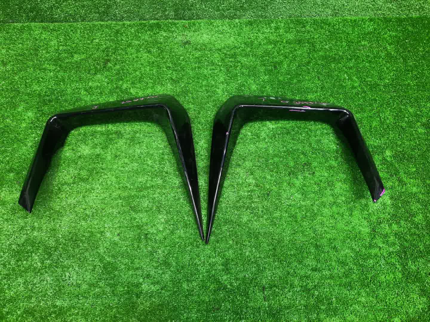 Заглушка бампера левая TOYOTA RAV4 AXAH52 2 ракурс