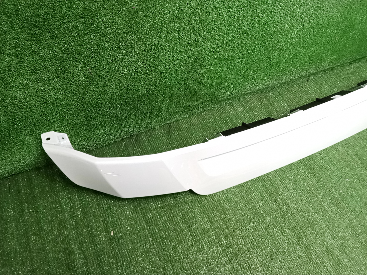 Заглушка бампера передняя TOYOTA LAND CRUISER FJA300W 52711-60120-A2 2 ракурс