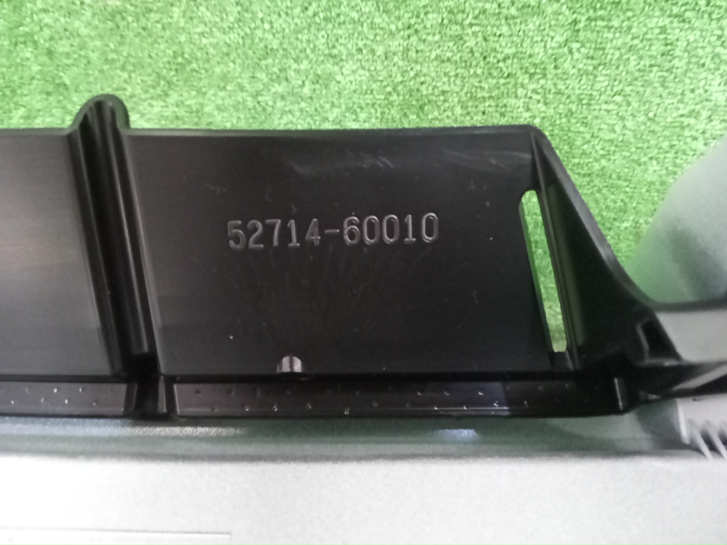 Заглушка бампера передняя TOYOTA LAND CRUISER FJA300W 52711-60120-A2 5 ракурс