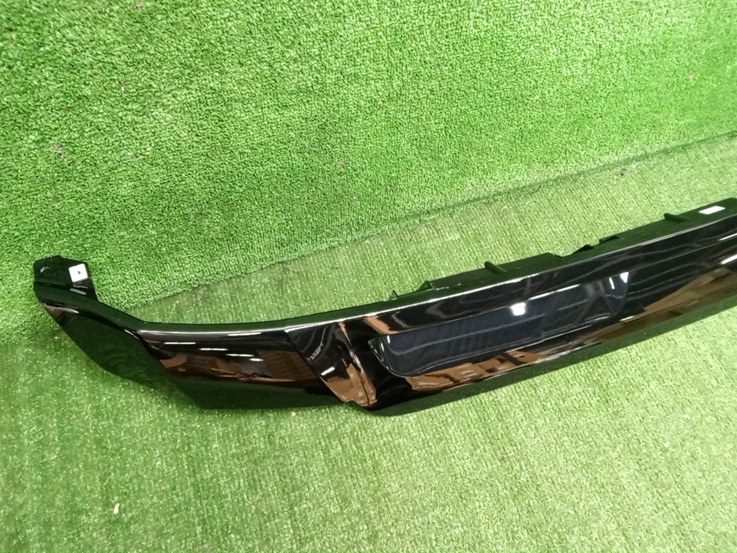 Заглушка бампера правая передняя TOYOTA LAND CRUISER FJA300W 52711-60120-C1 2 ракурс