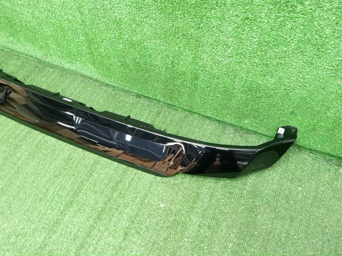Заглушка бампера правая передняя TOYOTA LAND CRUISER FJA300W 52711-60120-C1 3 ракурс