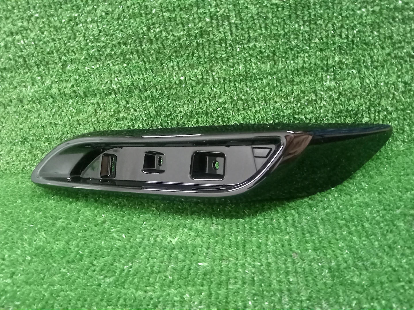 Заглушка бампера левая задняя TOYOTA AURIS NZE181H 52682-12090 1 ракурс