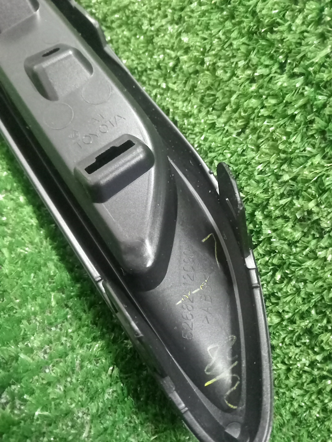 Заглушка бампера левая задняя TOYOTA AURIS NZE181H 52682-12090 3 ракурс