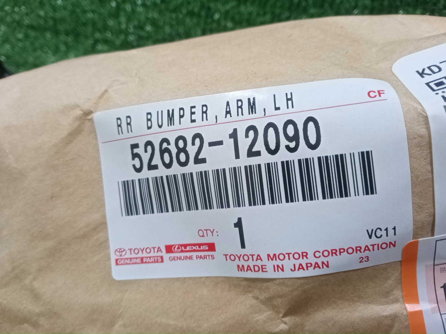 Заглушка бампера левая задняя TOYOTA AURIS NZE181H 52682-12090 4 ракурс