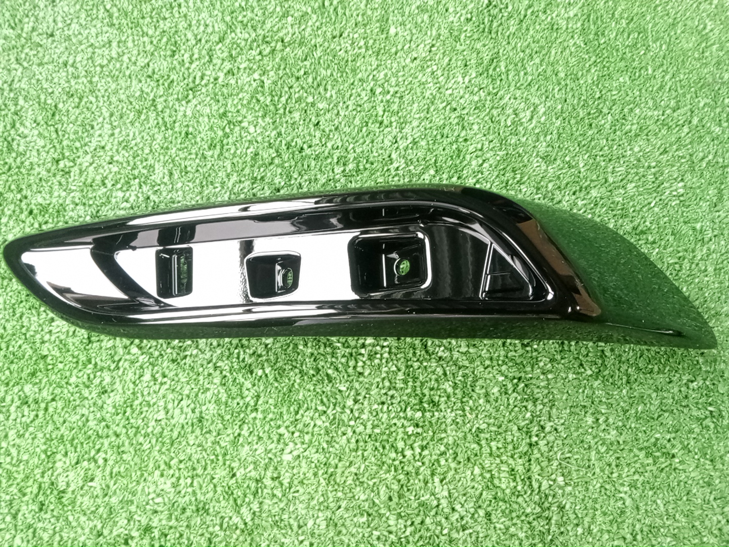 Заглушка бампера правая задняя TOYOTA AURIS NZE181H 52681-12090 1 ракурс