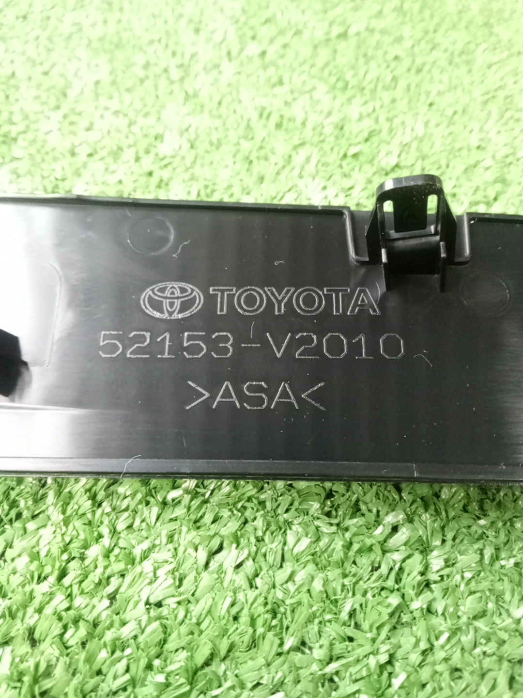 Заглушка бампера левая задняя TOYOTA ALPHARD AAHH40W 52153-V2010 3 ракурс