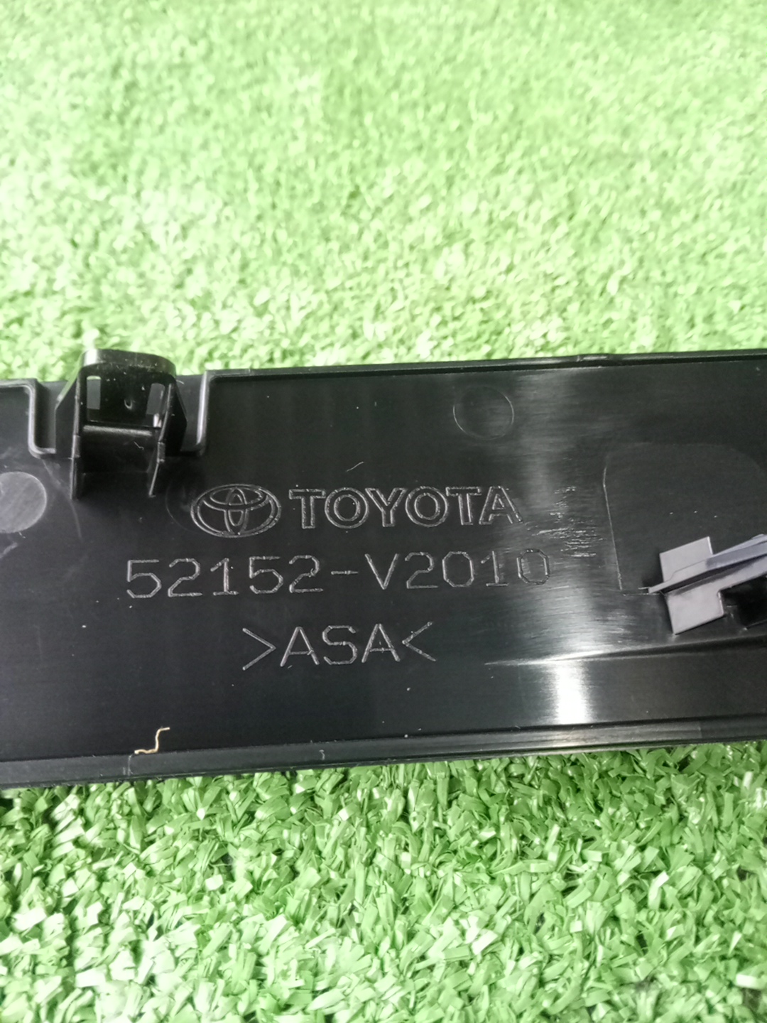 Заглушка бампера правая задняя TOYOTA ALPHARD AAHH40W 52152-V2010 3 ракурс