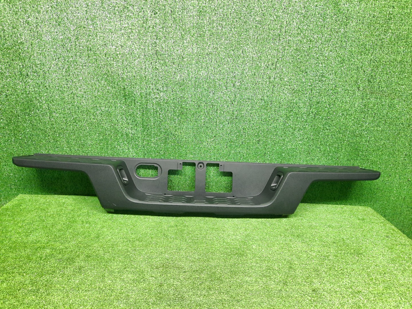 Заглушка бампера задняя TOYOTA TACOMA GRN305L 52057-04020 1 ракурс