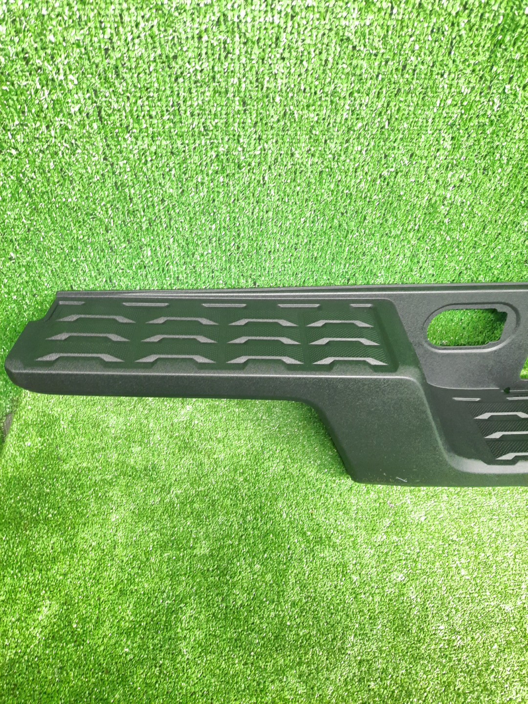 Заглушка бампера задняя TOYOTA TACOMA GRN305L 52057-04020 3 ракурс