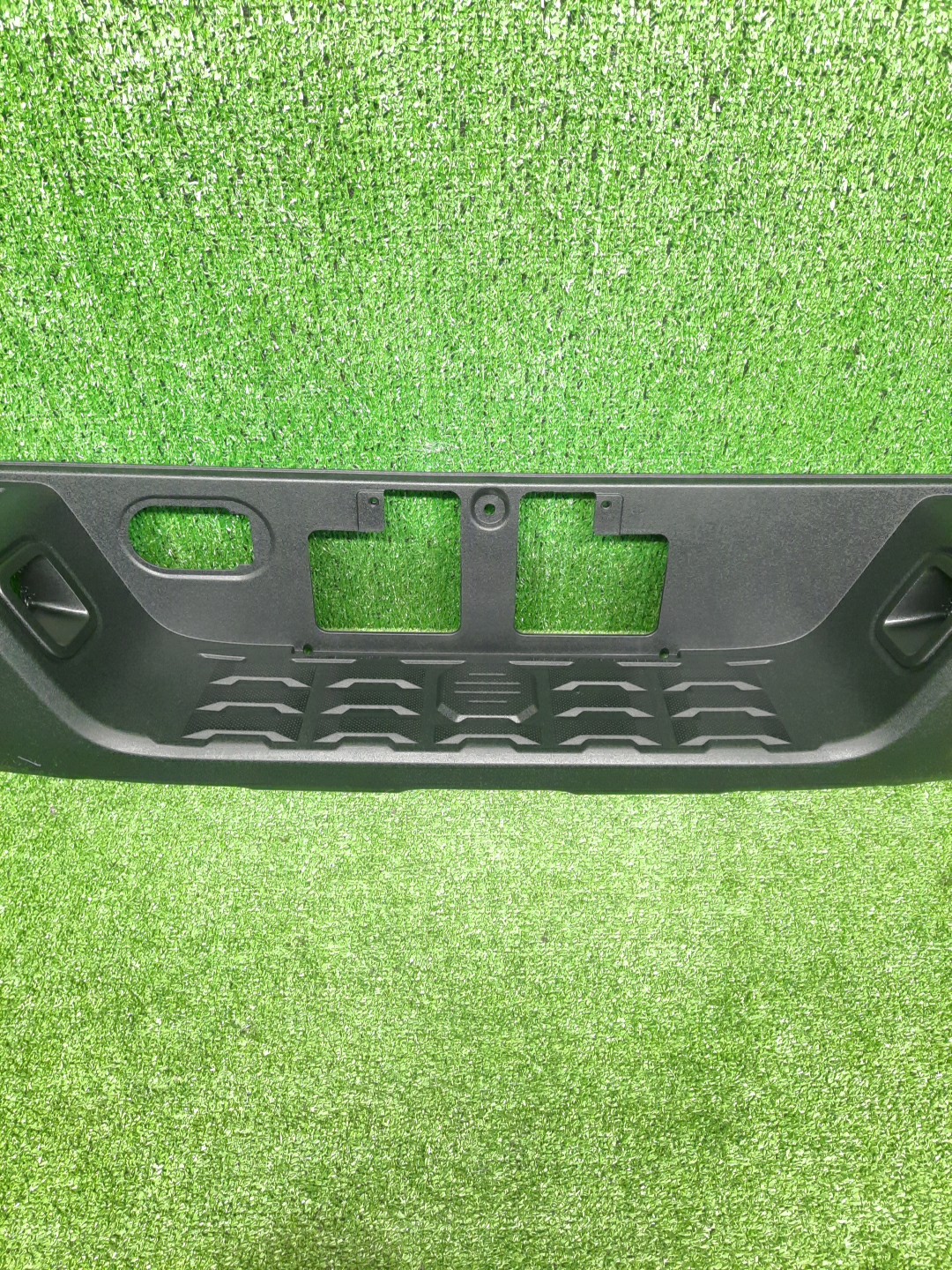 Заглушка бампера задняя TOYOTA TACOMA GRN305L 52057-04020 4 ракурс