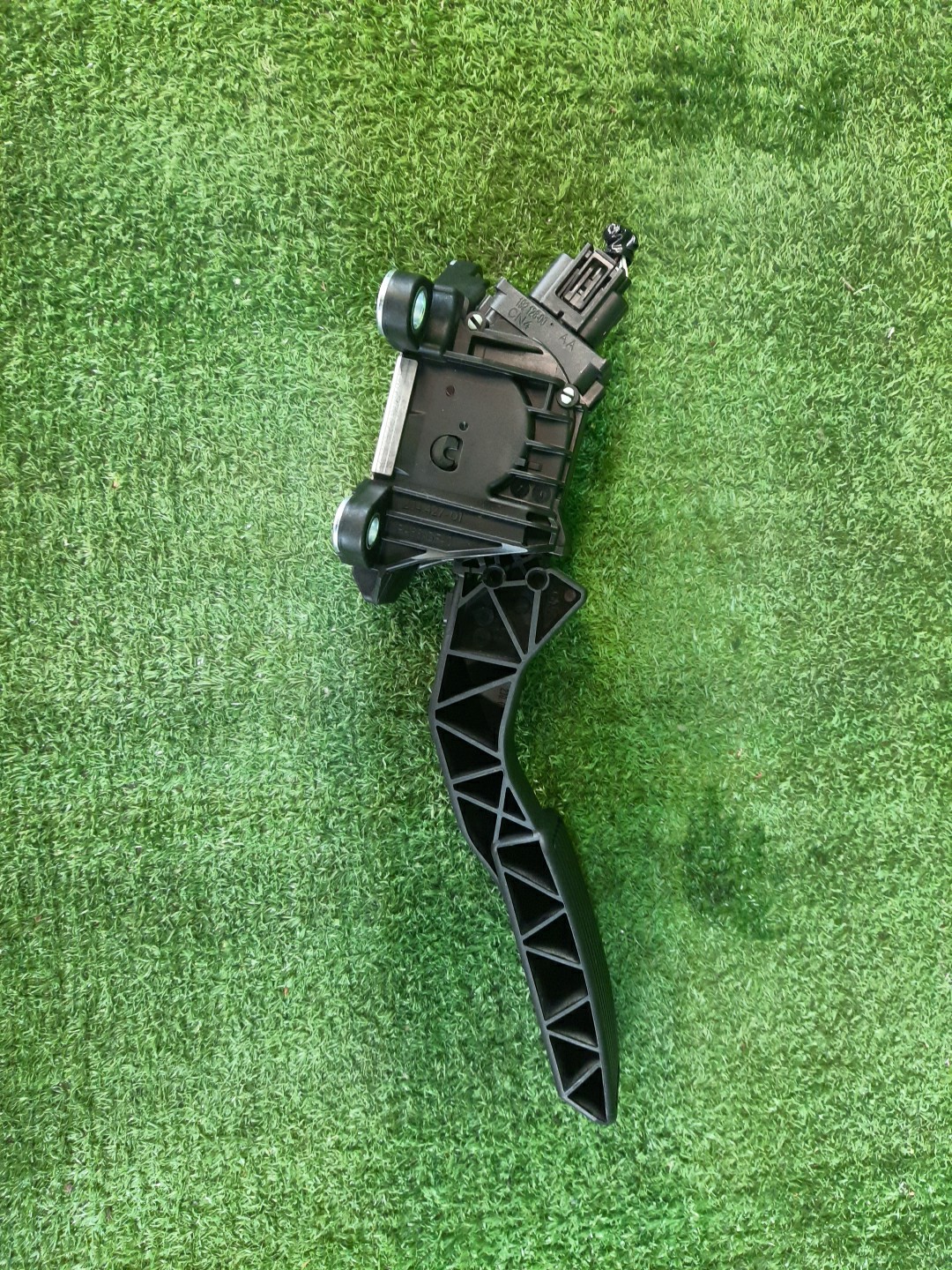 Педаль газа HONDA VEZEL RV5 17800-T00-J011 1 ракурс Педаль газа HONDA VEZEL RV5 17800-T00-J011 1 ракурс