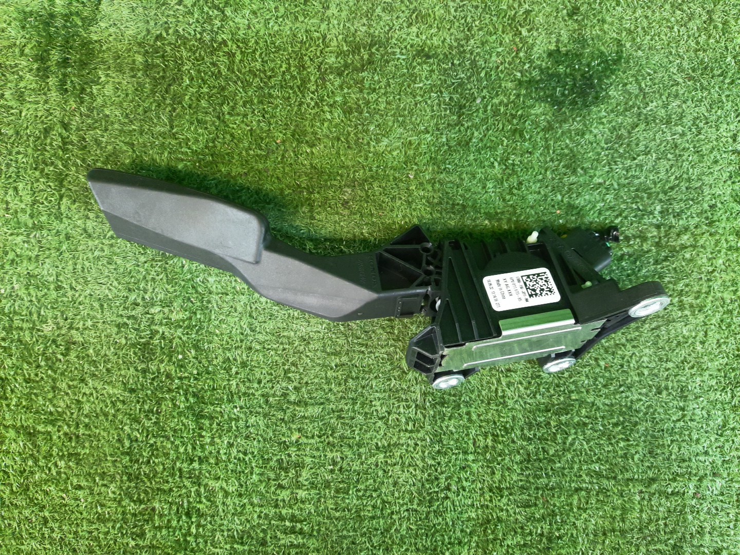 Педаль газа HONDA VEZEL RV5 17800-T00-J011 2 ракурс Педаль газа HONDA VEZEL RV5 17800-T00-J011 2 ракурс