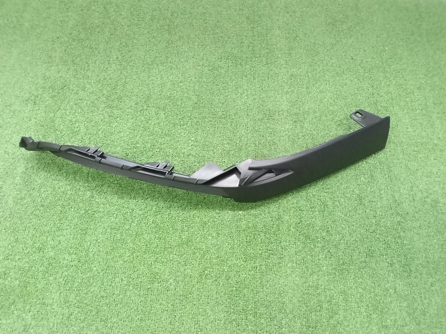Заглушка бампера правая передняя LEXUS RX450H GYL25W 52437-48040 1 ракурс
