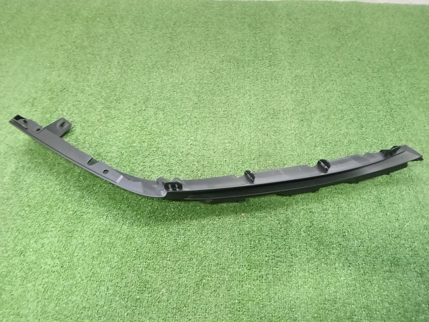 Заглушка бампера правая передняя LEXUS RX450H GYL25W 52437-48040 2 ракурс