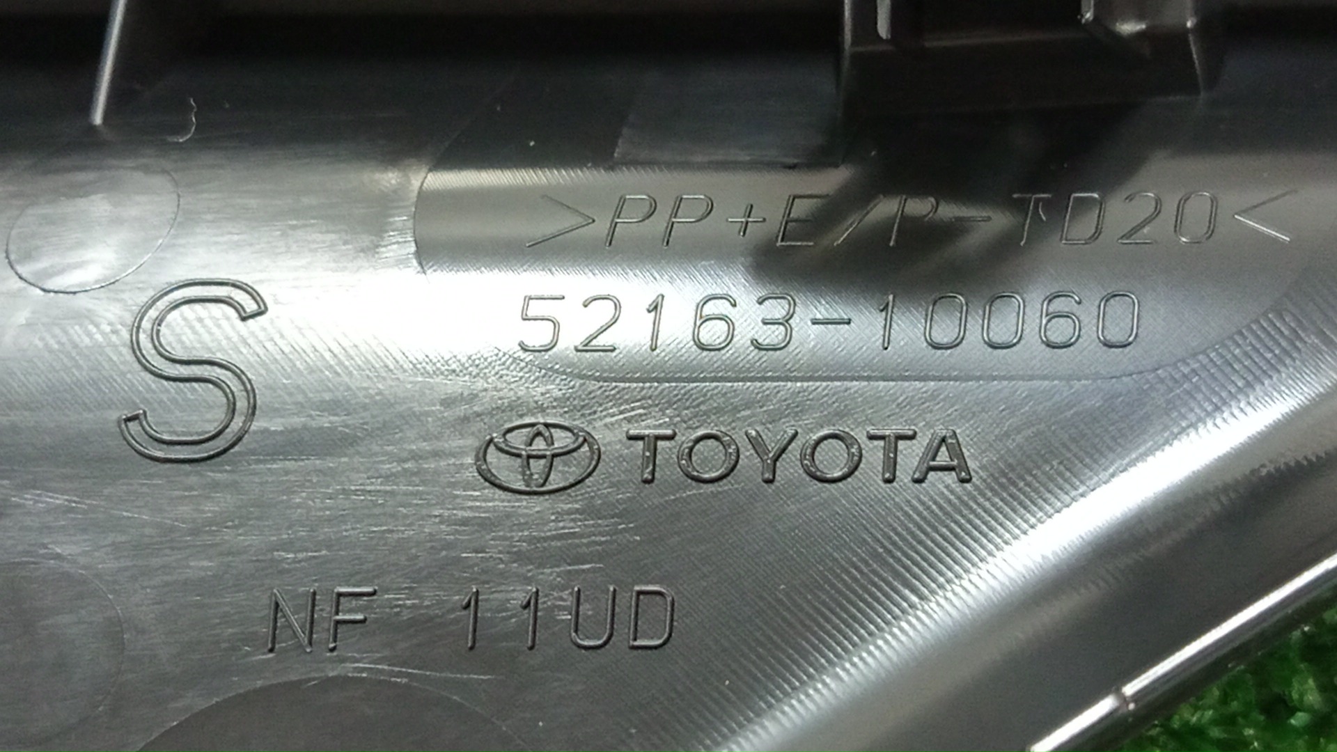 Заглушка бампера правая задняя TOYOTA C-HR ZYX11 52163-10060 3 ракурс